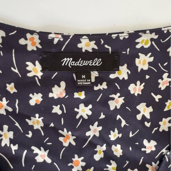 MADEWELL - MIDI DRESS
*NEVER WORN*
Short sleeve, v-neck, navy floral midi dress - Picture 2 of 10